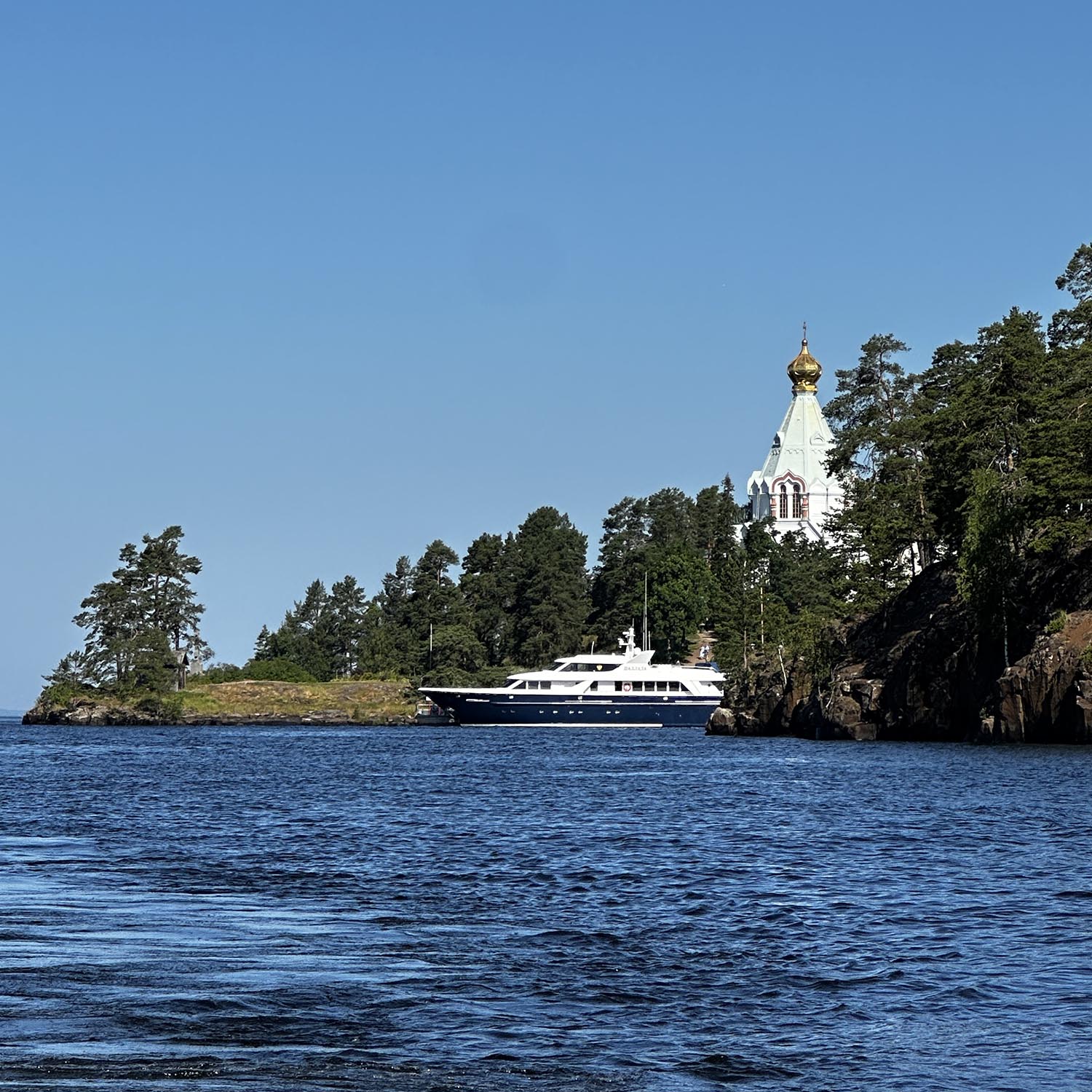 Валаам — монастырь на острове, вид с воды