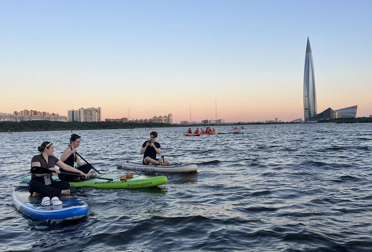 SUP-прогулка по открытой воде на закате